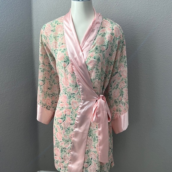 Victoria's Secret Other - Victoria’s Secret Vintage Gold Label Sheer/Satin Trim Robe